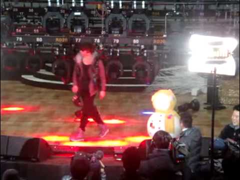 Jin Yi Han dancing