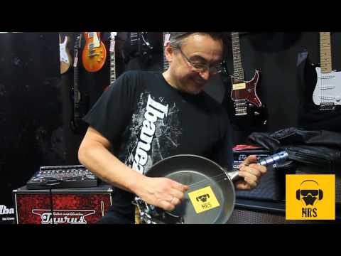 Leszek Cichoński gra na gitarze z patelni | Leszek Cichonski playing on frying pan guitar