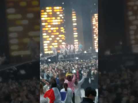 190607 BTS PARIS D1 - Boy with luv with Halsey  !