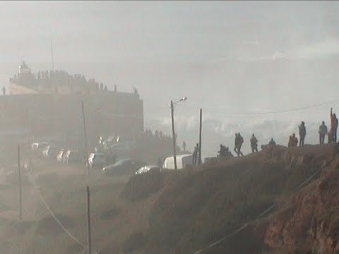 THE NAZARÉ BIG WAVES - THE RESCUE OF A SURFER