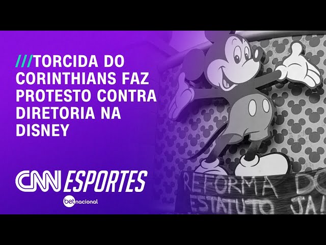 Torcida do Corinthians faz protesto contra diretoria na Disney dos EUA | CNN PRIME TIME