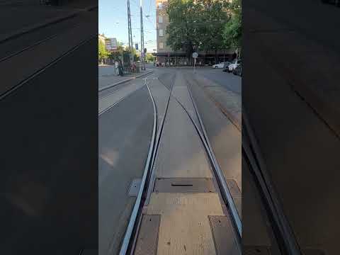 Saindo da estação de bonde Töölö.