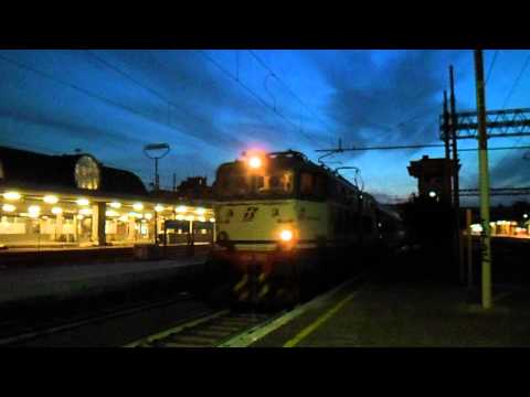 E656.082 sull' INV 15215 Torino Porta Nuova - Reggio Calabria Centrale, in partenza da Roma Ostiense