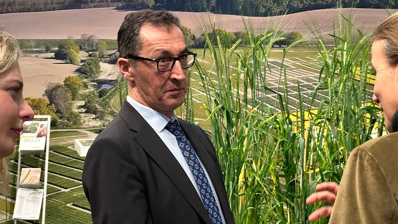 Cem Özdemir: “Herkesi Bekleriz!”