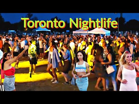 RAINY NIGHTLIFE TORONTO | DOWNTOWN TORONTO