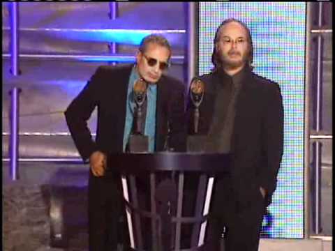 Steely Dan accepts award Rock and Roll Hall of Fame Inductions 2001
