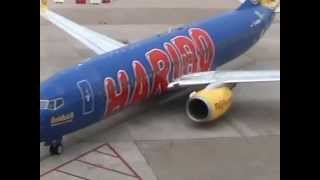 preview picture of video 'Haribo Flugzeug auf Airport Düsseldorf'