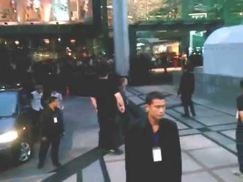 130503 CN BLUE - Yonghwa, Jonghyun @ Siam Discovery