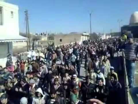 مظاهرة في بلدة بصرى الشام في ريف درعا في جمعة "عذرا حماة سامحينا"