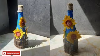 GARRAFA DECORADA COM GIRASSOL .
