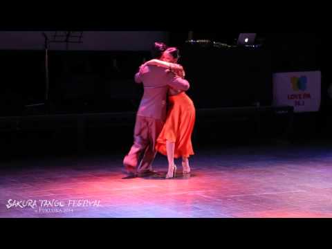  Cinthia Díaz  and  Bruno Mayo  are  dancing  to  the  milonga  "  Que Tiempo Aquel  "  by  Francisco Lomuto  at  Sakura Tango Festival  in  2014