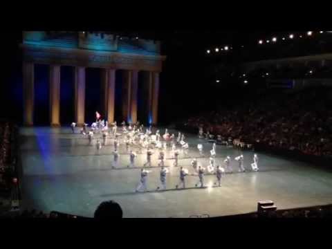 Schweizer Militärmusik RS 16-2 - Berlin Tattoo 2013
