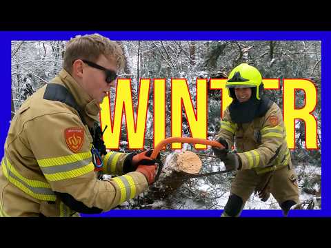 ❄️ Tak breekt door zware sneeuw | Brandweer Lunteren moet improviseren