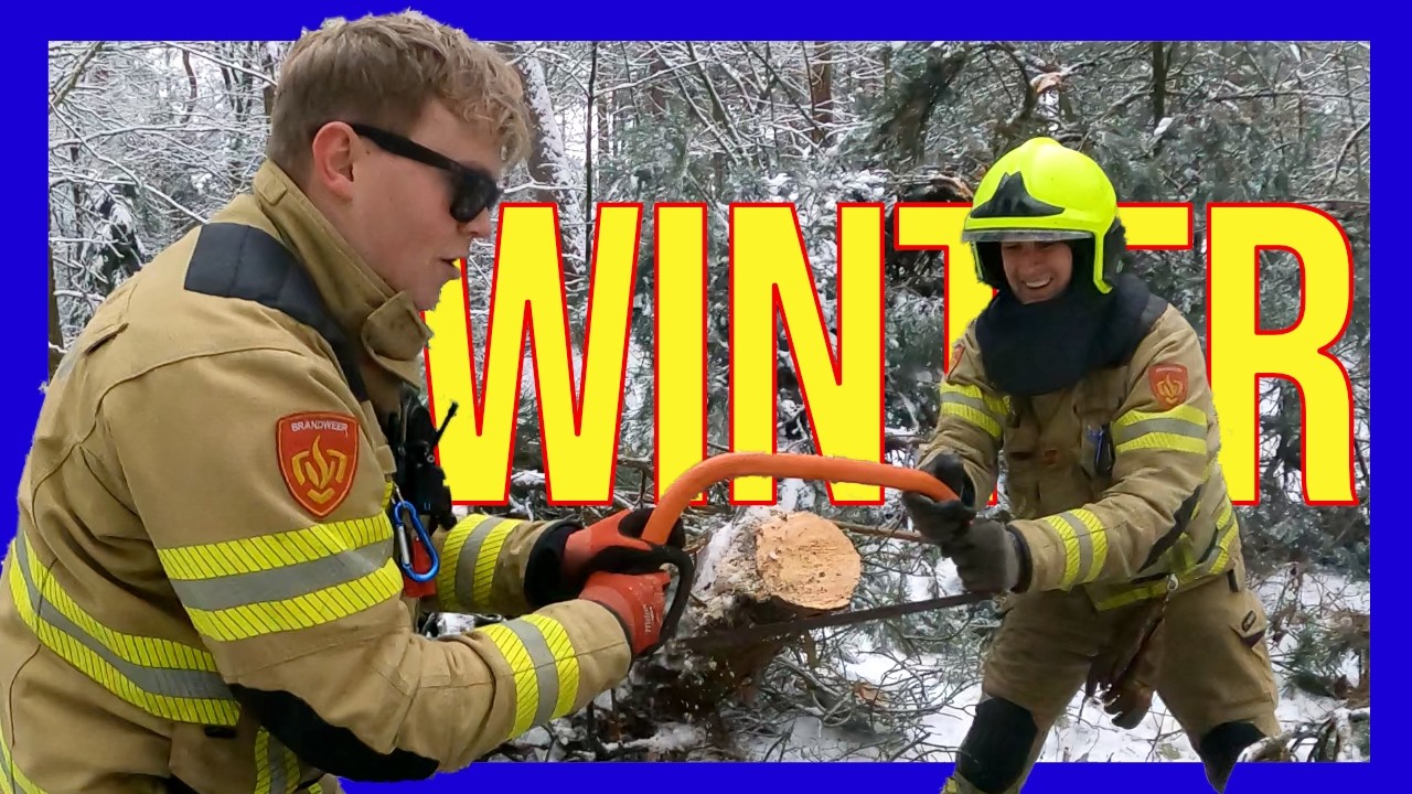 ❄️ Tak breekt door zware sneeuw | Brandweer Lunteren moet improviseren