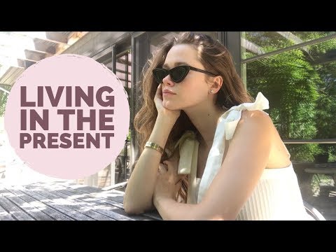 現在の瞬間に生きる (Living In The Present Moment)