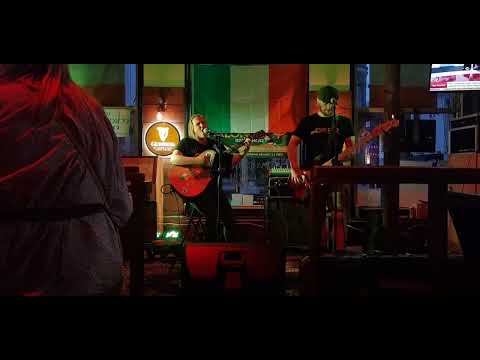 Eimhéar Ní Ghlacaín performing 'The Boys of the Old Brigade' at Molly Malones in Liverpool