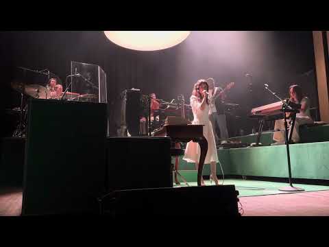Clairo, “Softly” Live