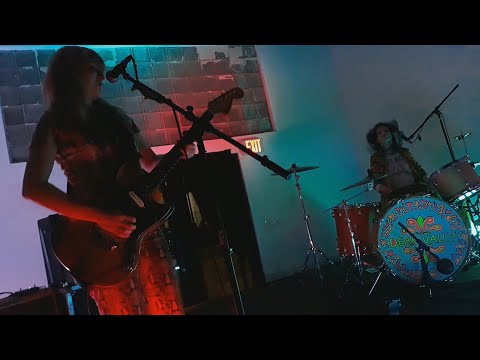 DEAP VALLY - GONNA MAKE MY OWN MONEY