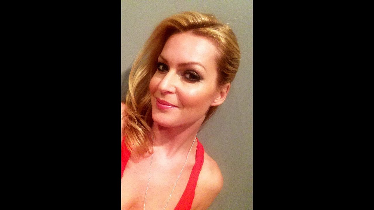 Hire MakeUp By Kelly Handevidt Makeup Artist in Minneapolis, Minnesota