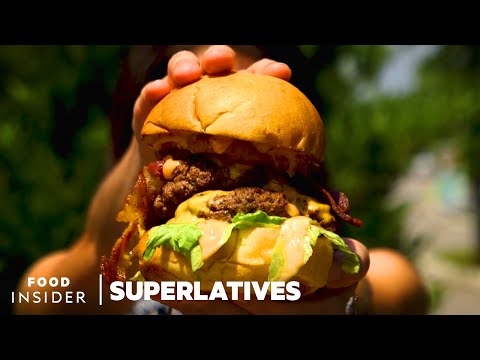 在這個路邊攤上，提供了澤西州最好的漢堡包，這也是一個很好的例子。 (The Best Burgers In Jersey Are Served At This Roadside Stand | Superlatives)