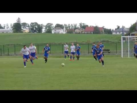 Sęp - Wektra Zbuczyn: rzut wolny w wykonaniu Kuby Kapczyńskiego i kontratak gości