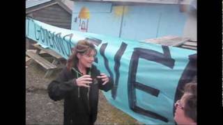 In a really squeaky voice.  With her twice-dumped, gum-smacking, USA-defending daughter.   (Note: that sign reads "Worst Governor Ever.)