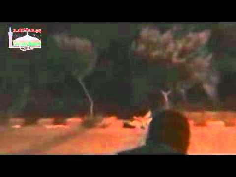 انتشال احد الضحايا في جمعة ابطال جامعة حلب في مدينة دوما في محافظة ريف دمشق