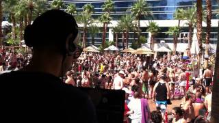 Eric D-Lux playing Drink (Disko Drew Simmer Down Bootleg) at Rehab Las Vegas.