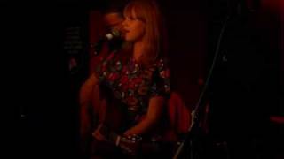 Middle of the Bed - Lucy Rose