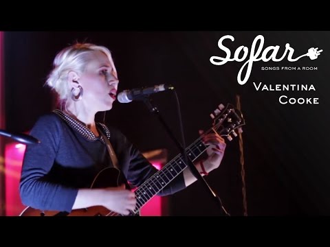 Valentina Cooke - Rojo | Sofar Santiago