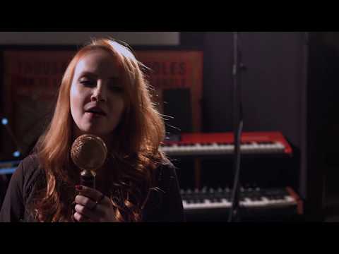 Chandelier - Sia (cover por Nathalia Bacci)