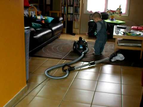 comment demonter aspirateur aeg vampyr