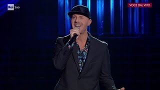 Filippo Bisciglia è Max Pezzali: "Come mai" - Tale e Quale Show 17/11/2017