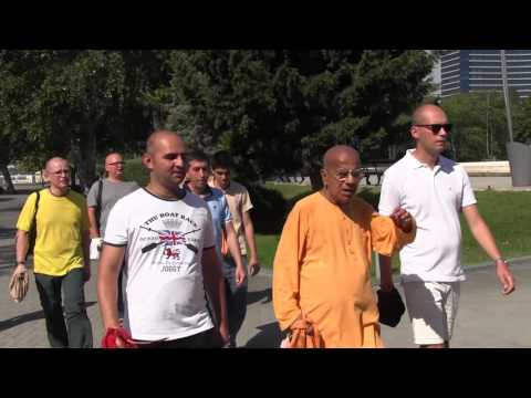 H.H. Gopal Krishna Goswami, Japa walk, Baku, 11.08.2016