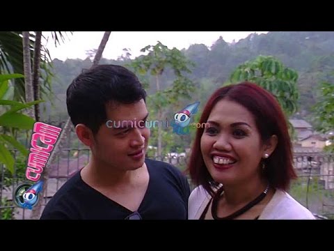 Elly Sugigi dan Ferry Bermesraan di Kolam - Cumicam 01 November 2015