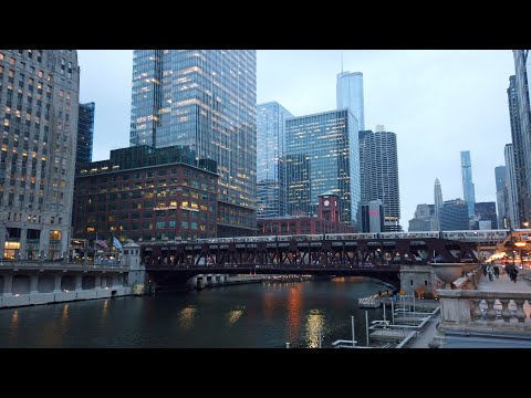 image-What is the Riverwalk in Chicago like?