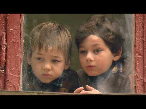 SU MADRE LOS ABANDONÓ… A UNO LO ADOPTÓ UNA FAMILIA RICA, EL OTRO SOBREVIVÍA EN LAS CALLES