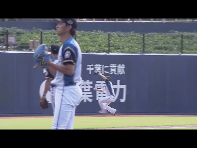 【ファーム】ファイターズ・渡邉 フェンスに激突しながらもファウルフライを捕球!! 2018/5/19 F-L(ファーム)