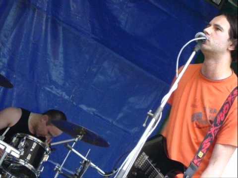 Centrum Rozbitého Skla - Centrum Rozbiteho Skla - Sedím hore na moste