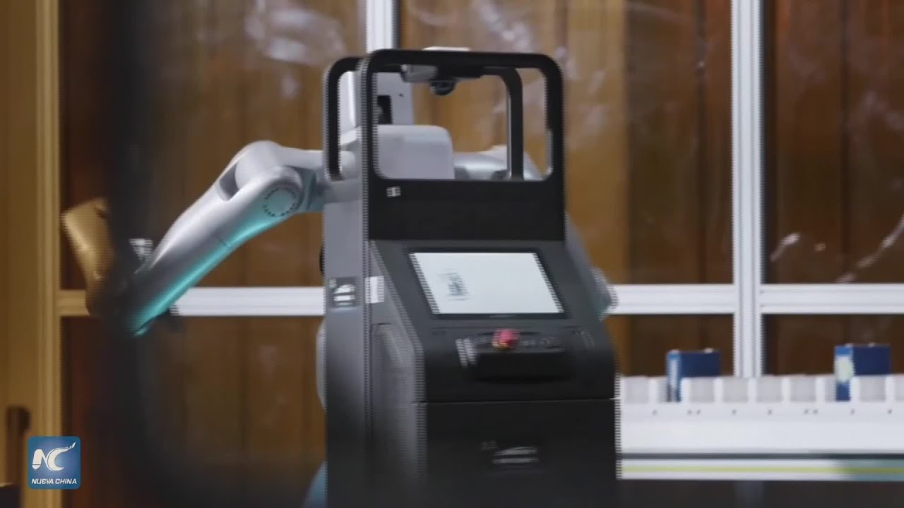 Robot humanoide comienza a trabajar en la fábrica inteligente de SAIC-GM en Shanghai