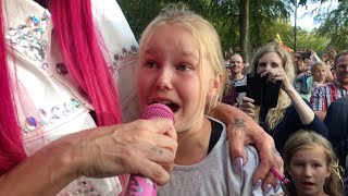 Girl gets surprised by her idol and adorably loses it