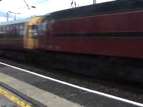 WCRC Class 47 and 57601 pass wigan