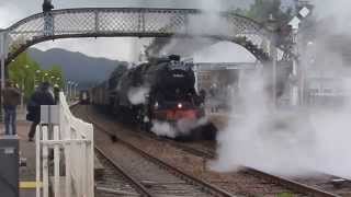 preview picture of video 'Black Fives 44871 and 45407 leave Kingussie station 10 May 2014'