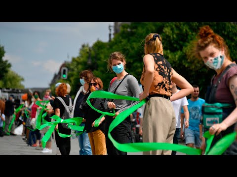 „Unteilbar-Demo“ spannt Band durch Berlin: Protestaktion für mehr Gerechtigkeit weltweit