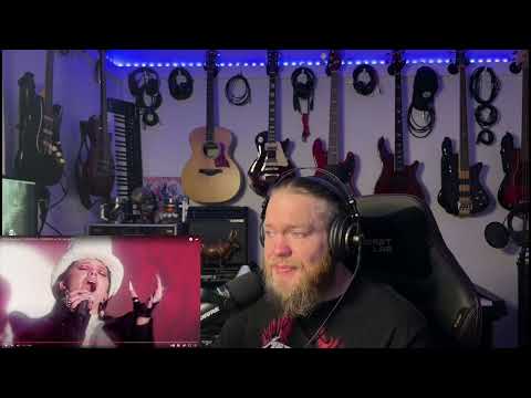 My First time hearing Chinchilla - Fingers Live! What an incredible talent she has!