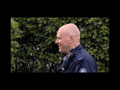 Poliisit Kuopio - Poliisit suorittaa koiran kiinnioton