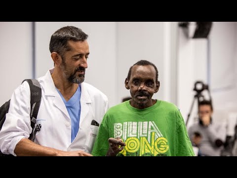 Cavadas reconstruye el rostro y la mano de un keniano atacado por una hiena