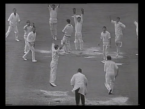 DEREK UNDERWOOD 7-50 ENGLAND v AUSTRALIA 5th TEST MATCH DAY 5 THE OVAL AUGUST 27 1968