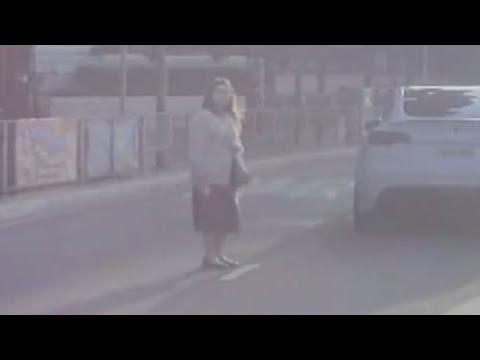 車CAM直擊 - 請使用行人過路處，巴士前嘅路中心絶對唔係理想過路處