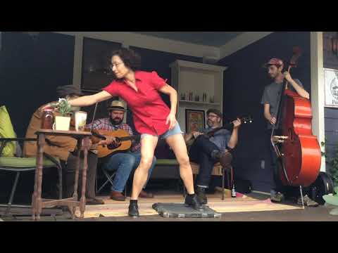 Miss Moonshine Buckdancing "Billy in the Low Ground" - American folk music @ Chomp and Stomp fest